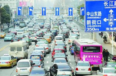 南京大桥北路最堵 上班族每月因堵车损失551元