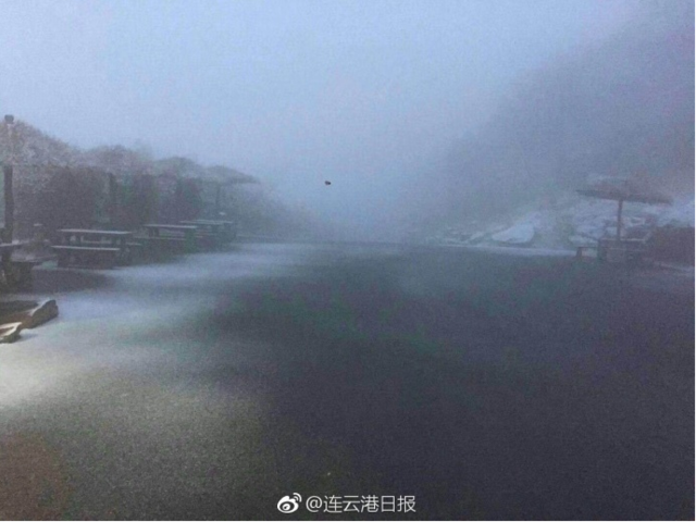 连云港今天清晨下雪 二桅尖已银装素裹