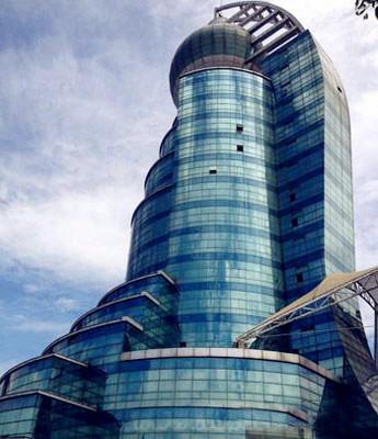 苏州瀑布大楼空置10年烂尾 国际服装城变鬼城