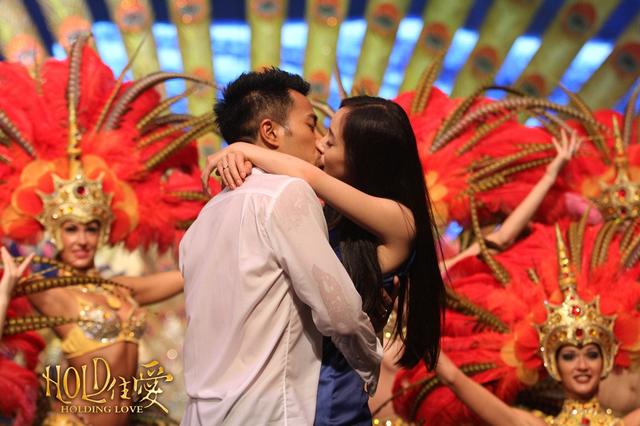  杨幂 与 刘恺威 公开 恋情  女方:抱歉让你们疑惑了