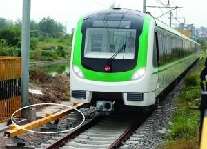 无锡地铁2号线首列车下线 空间大坐椅能加热