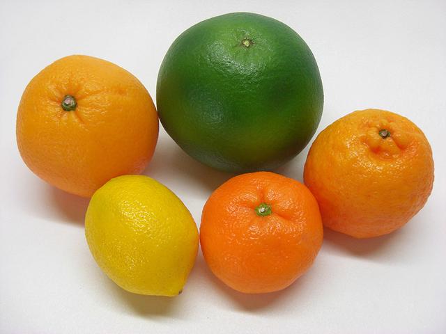 每天吃柑橘类水果可以使中风的发生率降低19