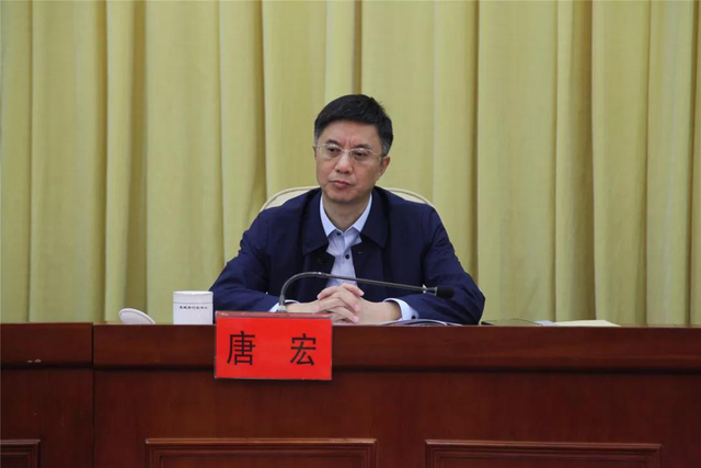 市政府副秘书长唐宏市政府副秘书长唐宏出席会议.