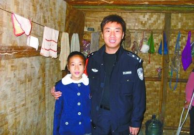 南京有个警察爸爸 资助汶川地震灾区8个孩子