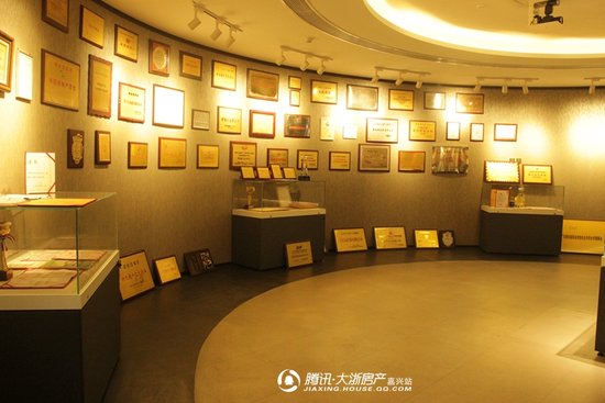 碧桂园历史文化展馆内荣誉墙