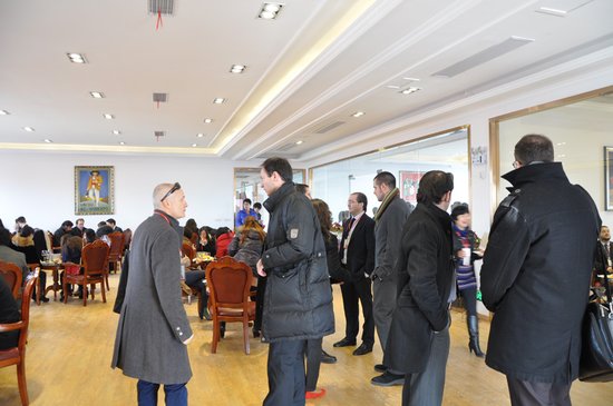 平湖啤酒节暨国际进口商品城爱百分连锁超市开