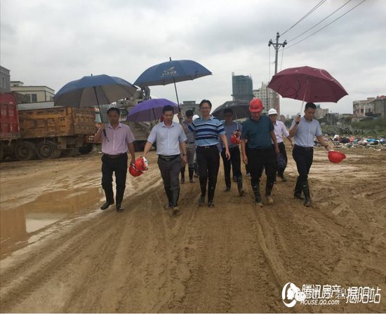 揭阳市惠来贝县长一行冒雨视察惠来碧桂园施工