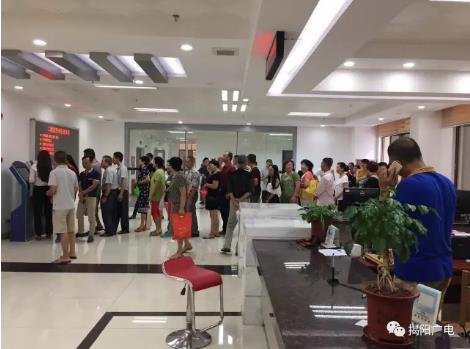 揭阳市政务中心加班为群众办理无房证明查询业