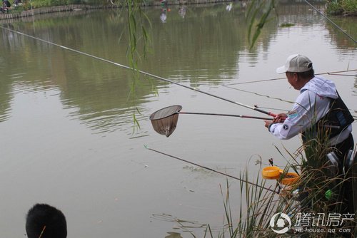 报》蓝石·大溪地杯全民健身休闲钓鱼比赛完