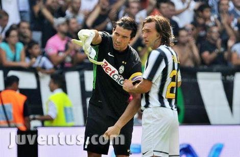 布冯皮尔洛入围金足奖 尤文门将比肩哈维劳尔