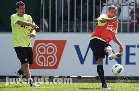 斑马将士全力备战罗马 孔蒂率队演练战术秘笈