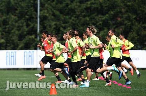 尤文全员远征卡利亚里 孔蒂带伤号盼提前夺冠