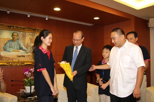 大陆小记者访台 连战接受采访