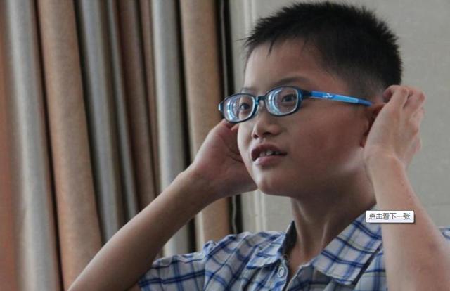 河南11岁男孩近视2200度获救助 免费配昂贵眼镜