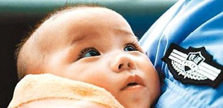 特大跨省贩婴团伙受审:一家五口齐上阵 婴儿最
