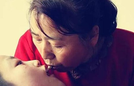 广东一小学生上吊身亡 留下遗书疑为自杀