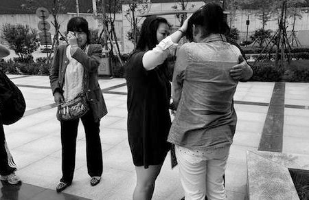 技校女生遭5舍友残忍殴打 装死被泼凉水继续打