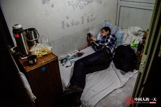 家长带孩子千里赴北京儿童医院求医 为省钱蜗