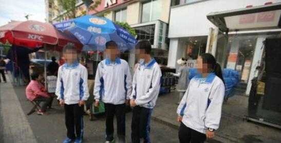 青岛陌生教师街头拉拽女男子3名初中生围圈阻古文初中阅读图片