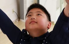 组图:震撼! 舞蹈演员用身体摆出英文字母造型