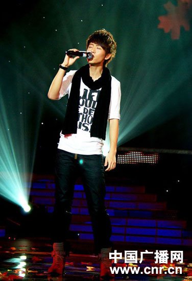 魏晨成为首位登上校园春晚歌手