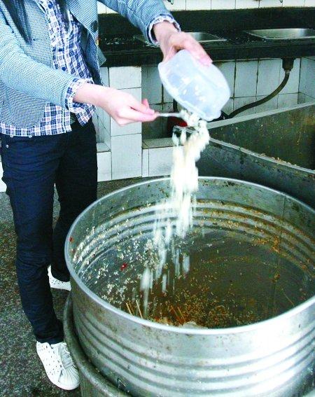 学校食堂粮食浪费大调查 节约需全校努力_腾讯儿童_腾讯网