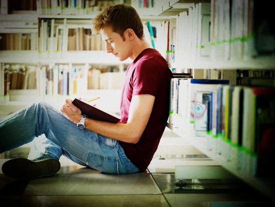 (网友投稿)一个爱看书的人