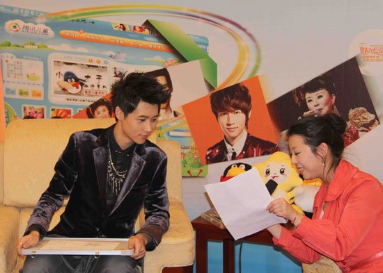 全能偶像魏晨访谈 画给力兔与大家共勉