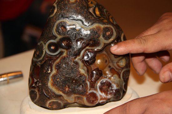 昆明惊现天价奇石 主人称值5000万