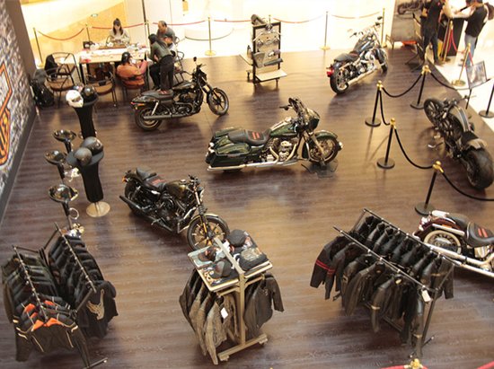 昆明爱琴海首届机车文化节开幕 五·一体验不