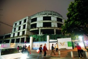 父<em>去世</em>20年仍有产权 房管局不知情引兄弟争产