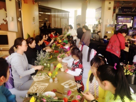 万科·魅力之城亲子烘焙&艺术插花活动温情上
