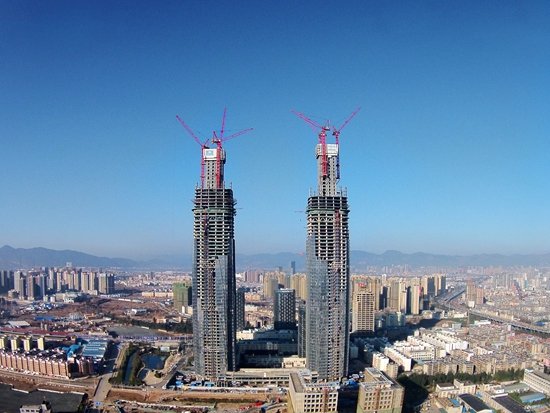 全国首例307米双子塔核心筒封顶 云南第一高楼