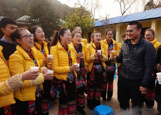 云南优选广告与泸西县阿庐古洞签订特许经营协议