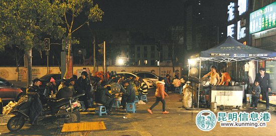 夜市烧烤摊扰民几时休(图)