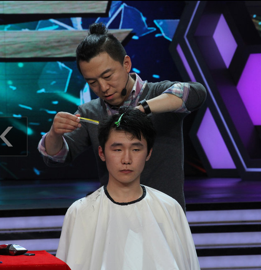 为观众理出\杰伦头\