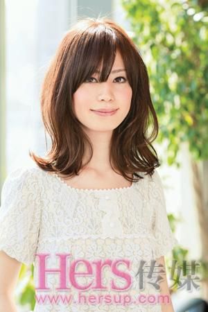 夏季最流行的<em>中发扎发</em>技巧(组图)_推荐-秀发_
