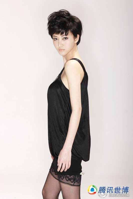 王秋君<em>吊带丝袜</em>秀妩媚(图)_梦<em>女郎</em>_女性_腾讯
