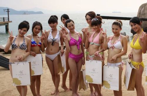 美女学院佳丽泳装秀腾讯网络选手表现抢眼