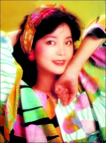重返80年代蝙蝠衫踩脚裤回归