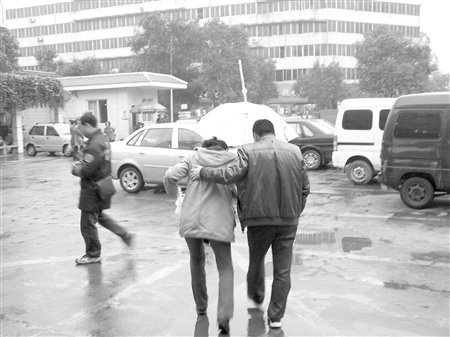 女友婚前检查出艾滋 准新郎用真爱陪她走