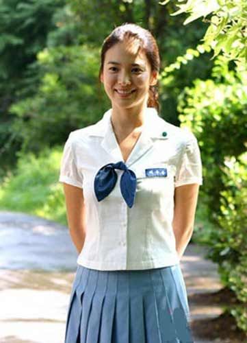 女星偏爱制服装不裸露也很美_推荐-服饰_女性_腾