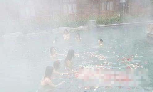 重庆巴南温泉8<em>美女</em>裸浴引热议(图)_女性新闻_