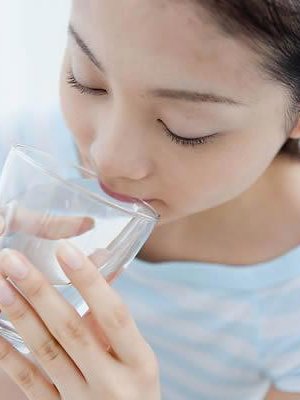 每天喝水MM怎么喝才最美容？
