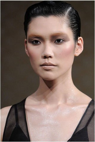 T台模特冬季演绎个性雷人妆