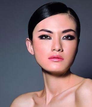 T台模特冬季演绎个性雷人妆