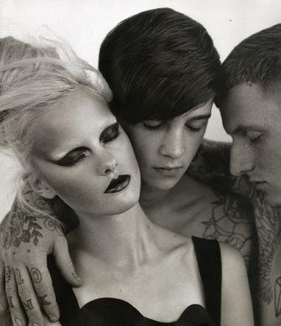 纹身时尚来袭 模特不穿衣服只要纹身