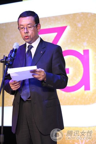 启动新肌 淡化时光痕迹 Za卓能菁采新生系列