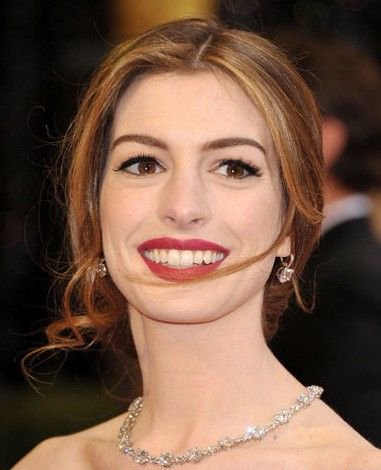 辛辣点评奥斯卡女星妆容造型_女性_腾讯网