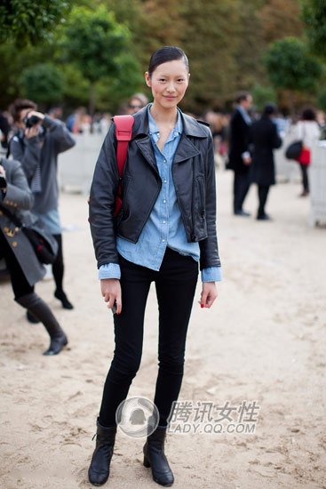 黑裤黑靴——潮流懒人巧过冬!